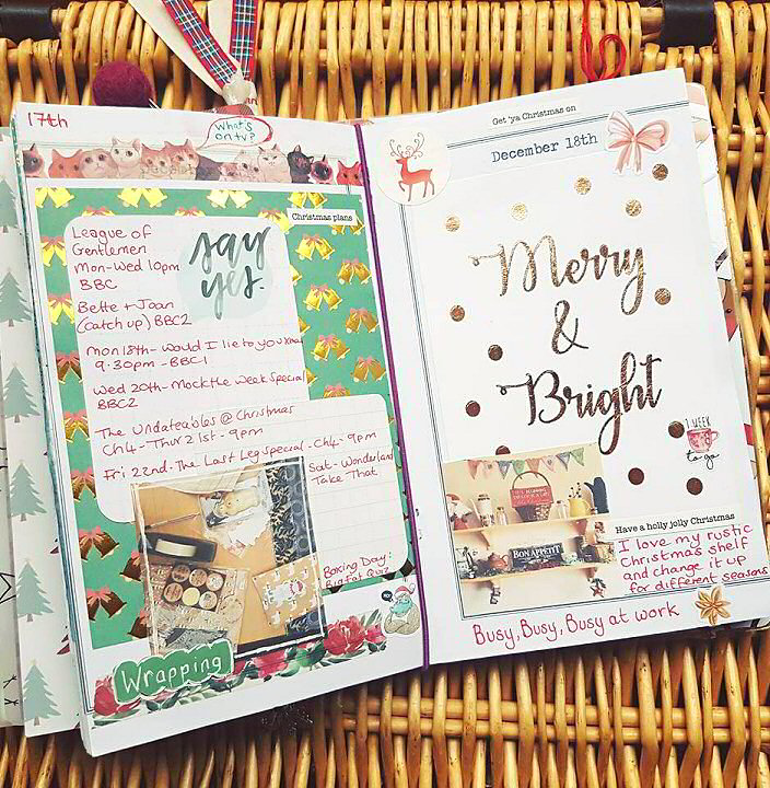December Daily pages, inspiration and Christmas journaling prompts #decemberdaily #christmasjournalprompts 