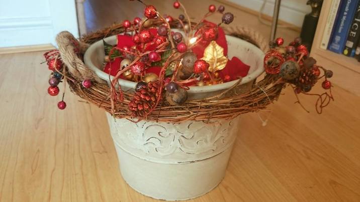 Christmas planter decoration idea - Kerrymay._.Makes