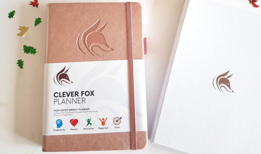 Review and giveaway of this fabulous planner by Clever Fox. I was lucky enough to receive this beautiful A5 rose gold weekly non-dated planner to review from https://cleverfoxplanner.com it is so pretty. I already use one of their weekly planners myself as my blog and You Tube planner. 