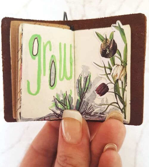 Tiny art journals and micro journaling has really taken off this year. I have used mine for art journaling and mixed media, with a mix of collage, watercolour and layering. #tinytn #microjournal #microart #tinyartjournal #microart