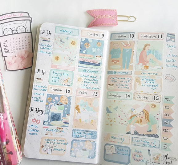Ideas for planner page spreads and ideas for beautiful layouts in your Travelers Notebook. Here is a round up of 10 ideas and planner inspiration for your planners - Kerymay._.Makes #plannerspreads #plannerinspiration #plannerlayouts