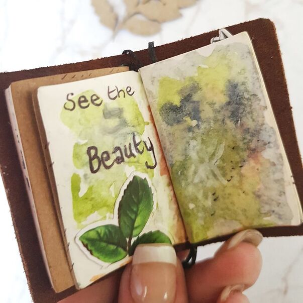 Tiny art journals and micro journaling has really taken off this year. I have used mine for art journaling and mixed media, with a mix of collage, watercolour and layering. #tinytn #microjournal #microart #tinyartjournal #microart