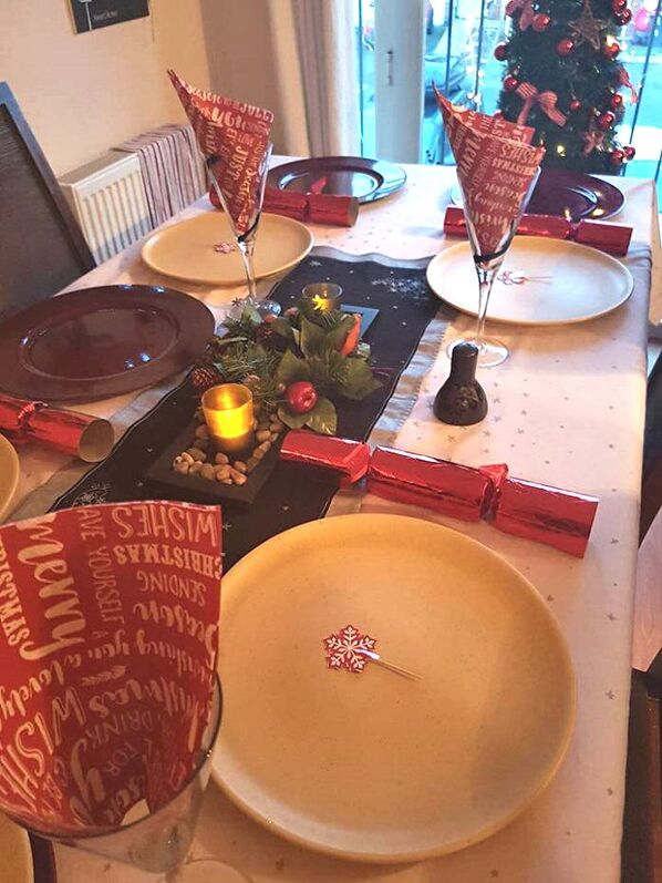 Join me in my Christmas kitchen home tour, my very first one...exciting. This year in my kitchen I have gone for a country rustic feel with the Christmas decorations. #christmaskitchen #rusticchristmas #christmashometour Kerrymay._.Makes