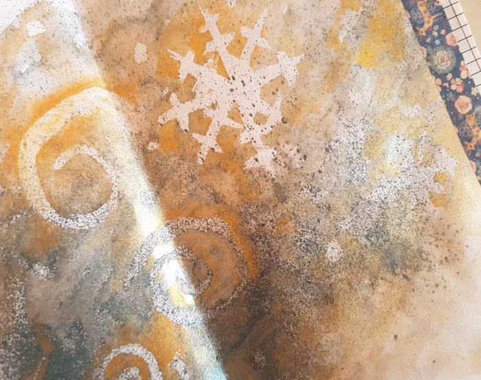 Using drawing gum as a resist on top of Prima Spray Mist and using Gansai Tambi Starry Colours gold watercolour, the effect is berautiful. Includes a video tutorial. Kerrymay._.Makes
